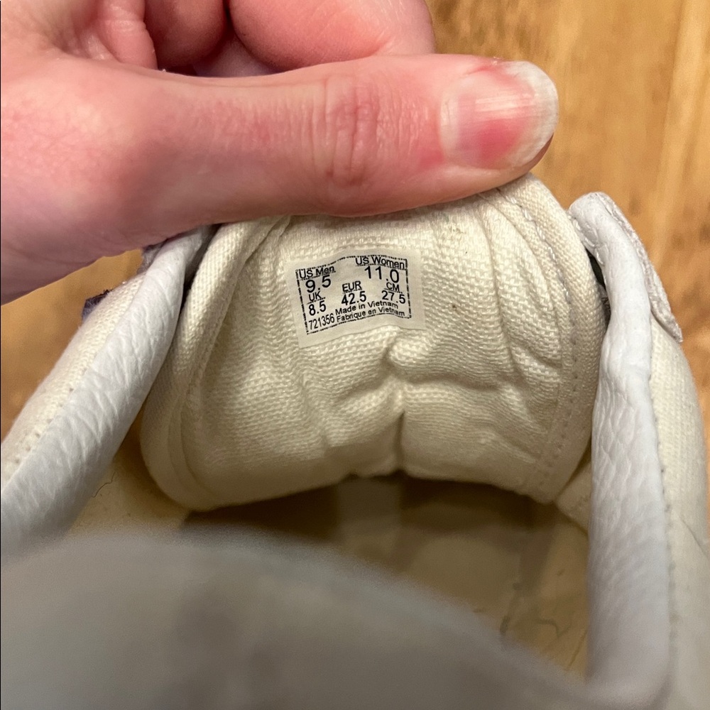 Vans Old Skool V Suede Velcro Sneakers - Picture 2 of 3